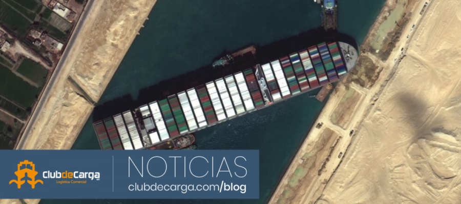 Buque petrolero encalló y bloqueó brevemente el Canal de Suez