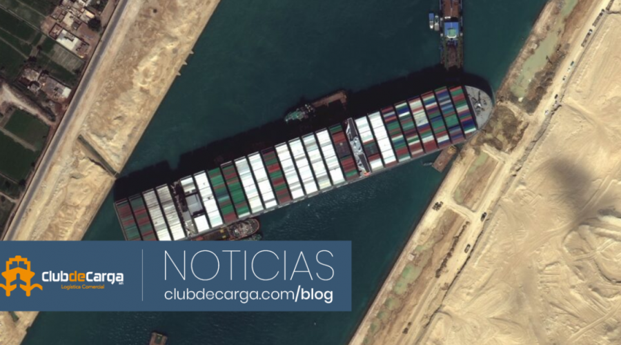 Buque petrolero encalló y bloqueó brevemente el Canal de Suez